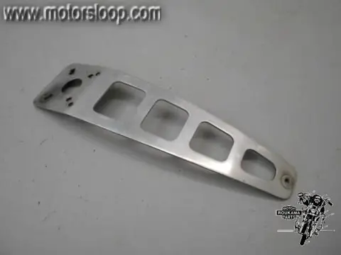 Cagiva W16 600 (2G) Voorspatbord bevestiging.