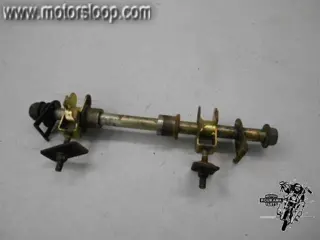 Hyosung GT125(KM4MF51B) Achterwiel as