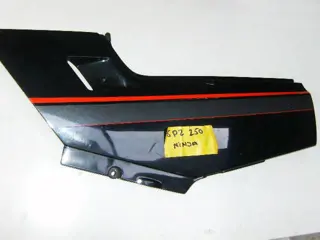 KAWASAKI GPZ250 Zijkap Links Zwart