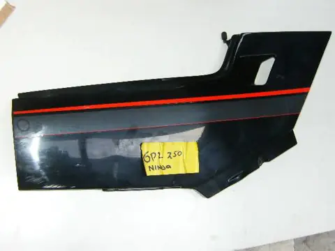KAWASAKI GPZ250 Zijkap Rechts Zwart