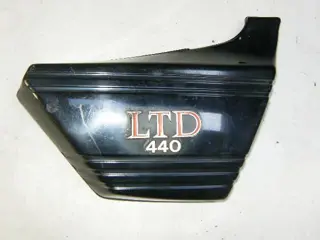 Kawasaki LTD440 Zijkap Rechts Zwart