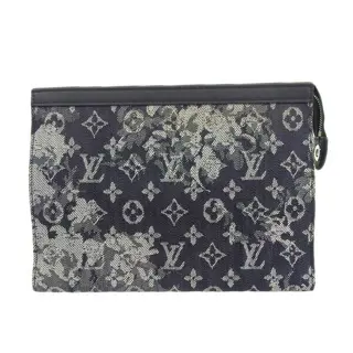 Louis Vuitton - Pochette Voyage - Clutch