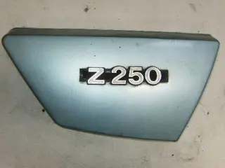 KAWASAKI Z250 Zijkap Rechts Zilver 1