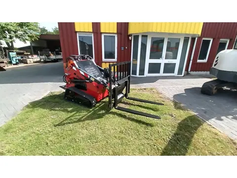 Skidster tracks