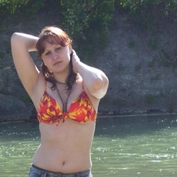 Een hete oudere vrouw hier !!