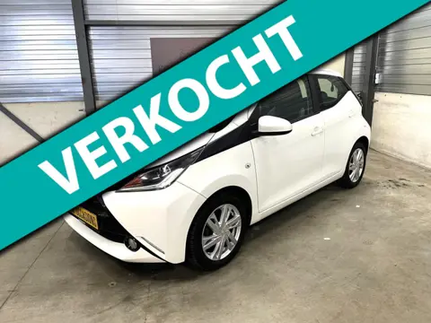Toyota Aygo 1.0 VVT-i x-play 1ste eigenaar airco navi camera