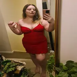 Kort, pittige, getinte meid hier.