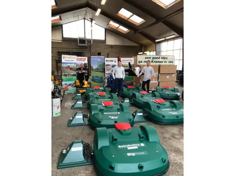 Diversen BELROBOTICS ROBOTMAAIER nieuw en gebruikt BIGMOW PARCMOW voetbal rugby grasvelden 850 1050 