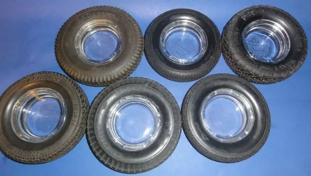 Accessoire - 8 Banden Asbakken WAARVAN 2 Zonder Glas ! -
