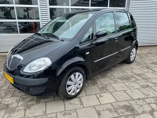 Lancia Musa 1.4-16V Platino