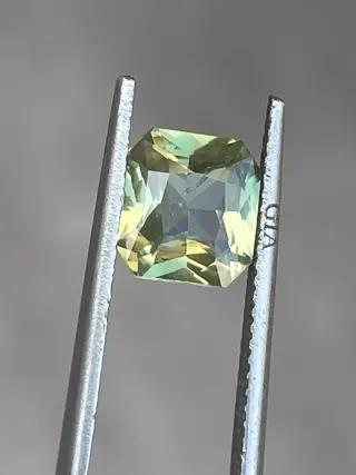 1 pcs Geel, Groen Saffier - 2.00 ct